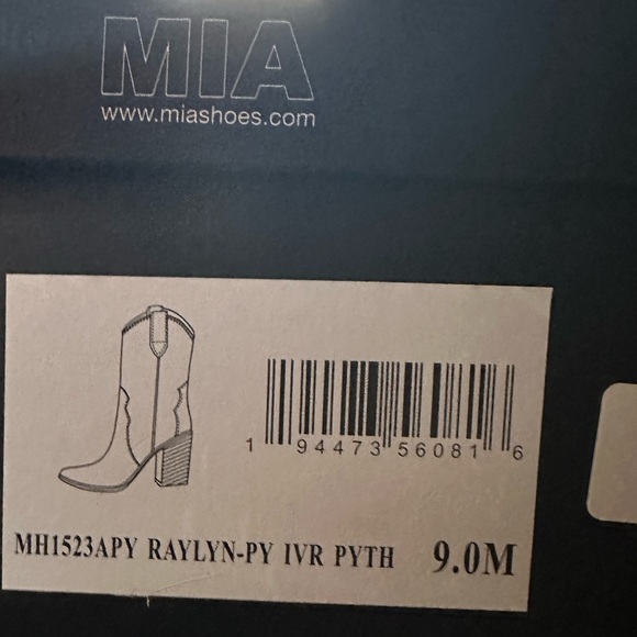 MIA Raylyn faux Snake Skin Detail Boots w/ Western Stitching - Picture 10 of 15